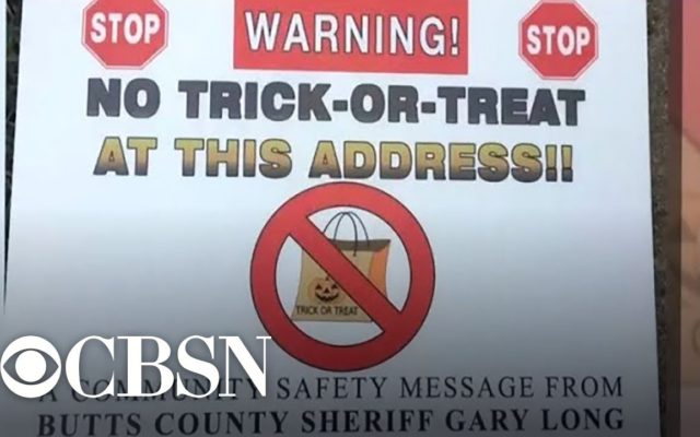 Sex offenders sue over signs discouraging trick-or-treaters