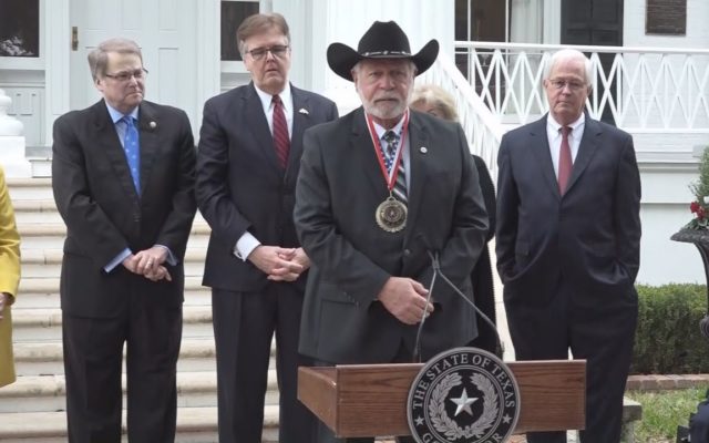 Man who shot church gunman gets highest Texas civilian honor