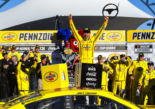 Joey Logano overcomes missed pit call to win at Las Vegas