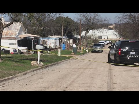 Police: 3 dead, 1 injured in central Texas stabbings