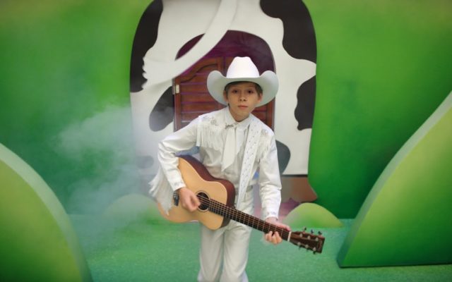 Mason Ramsey sings about cow flatulence for Burger King