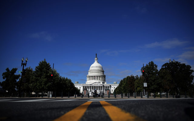Congressional leaders near deal on COVID bill with stimulus checks