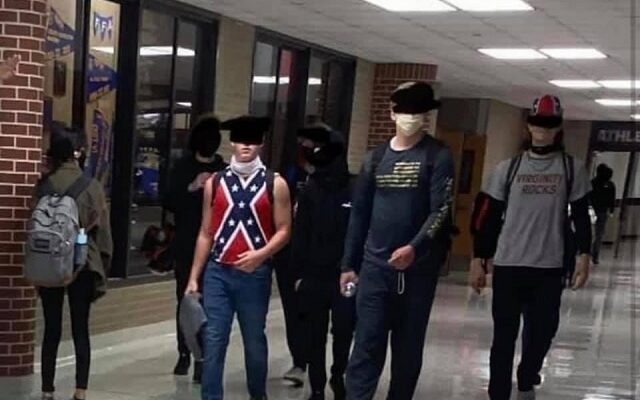 Texas students disciplined for wearing Confederate clothing at school
