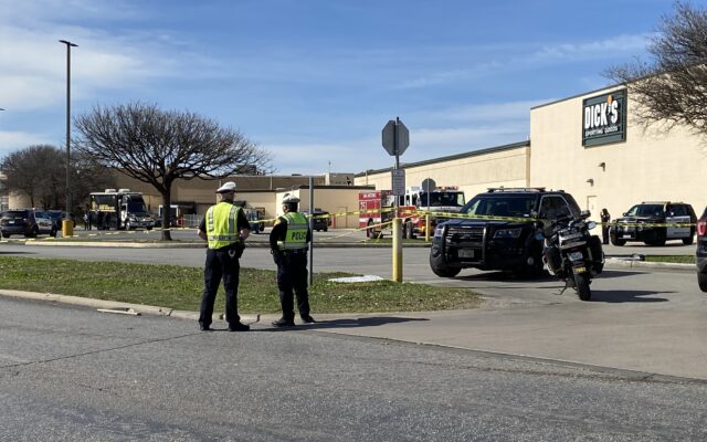 San Antonio police kill gunman outside South Park Mall