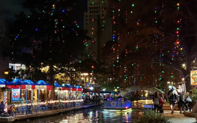 San Antonio Riverwalk lights to stay on through Valentine’s Day