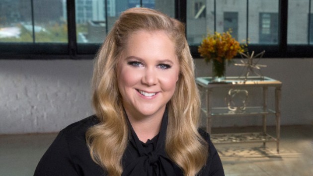 Amy Schumer put on her “fanciest dress” when getting her COVID-19 shot