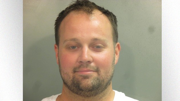 ’19 Kids and Counting’ star Josh Duggar charged with possessing child pornography