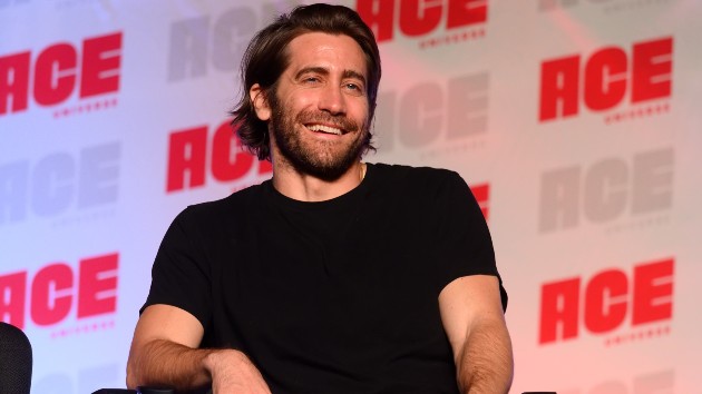 Now Jake Gyllenhaal comes out against daily bathing