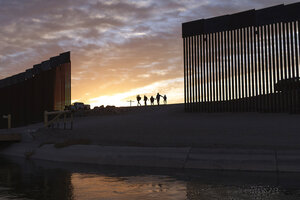 US moves to cut backlog of asylum cases at US-Mexico border