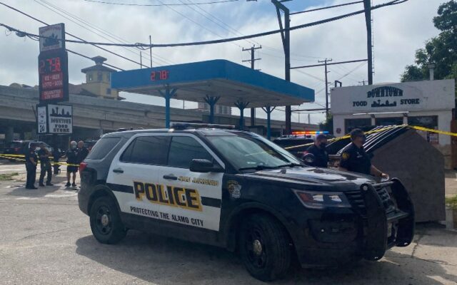 SAPD: Man dead after downtown gas station confrontation