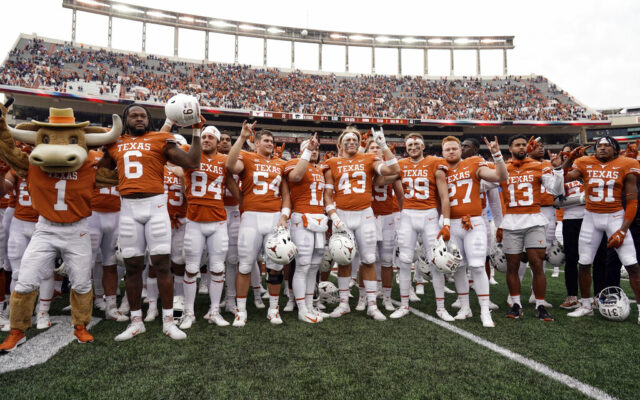 Nonprofit to offer Texas offensive linemen $50,000 annually