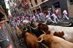 1st bull run in Pamplona in 3 years takes place; no gorings
