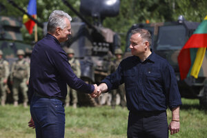 Polish and Lithuanian leaders meet troops at NATO bottleneck