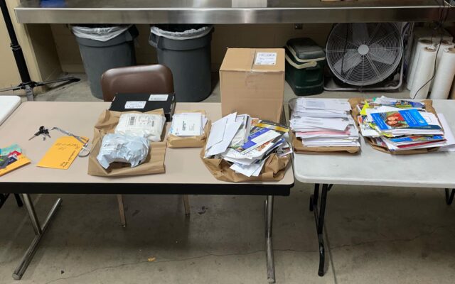 Bexar County Deputies find hundreds of pieces of stolen mail, arrest two during traffic stop