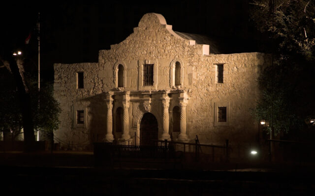 Alamo Plaza prepares for change, 3 businesses now closed