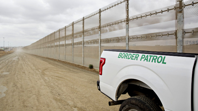 Border Patrol reports 2.7 million migrant encounters in fiscal year 2022, breaking US record