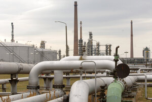 Leak detected in pipeline that brings Russian oil to Germany