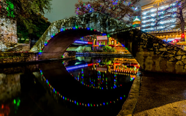 Ford Holiday River Parade to begin day after Thanksgiving
