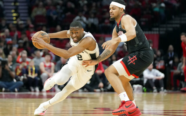 Spurs rout Rockets 124-105 with 26 from Vassell