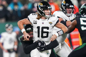 Lawrence, Jaguars continue playoff push, outclass Jets 19-3