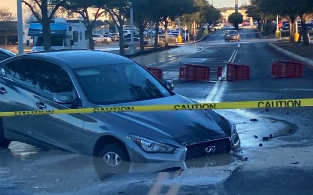 Sinkhole opens up in San Antonio shopping center parking lot