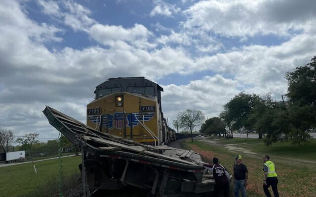 No injuries when truck stuck on tracks in Luling is hit by train